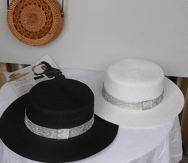 Chapeau de paille plat