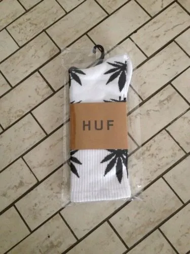Chaussettes HUF blanches feuilles noires neuves