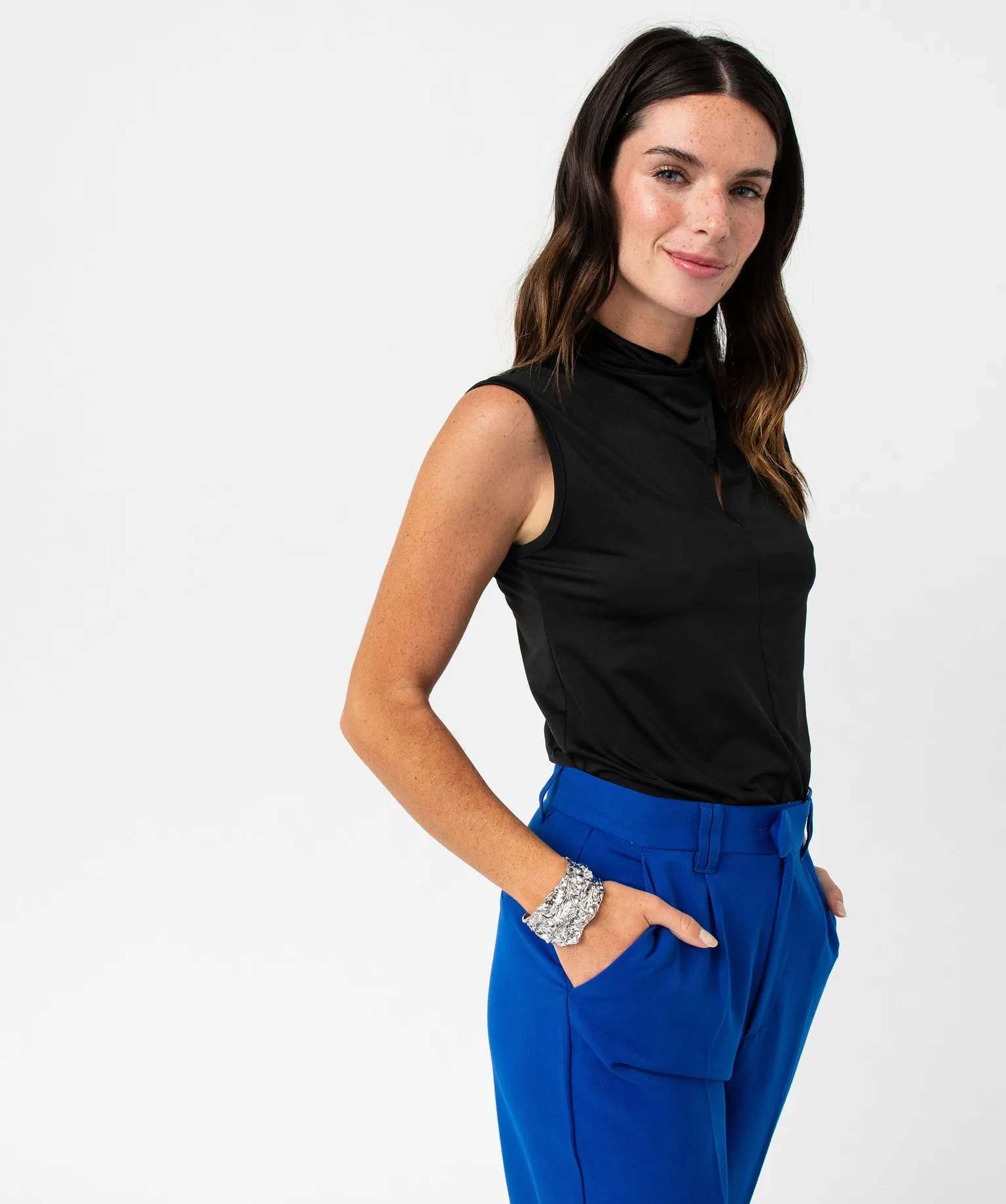 debardeur decollete fantaisie en matiere extensible satinee femme noir t-shirts manches courtes