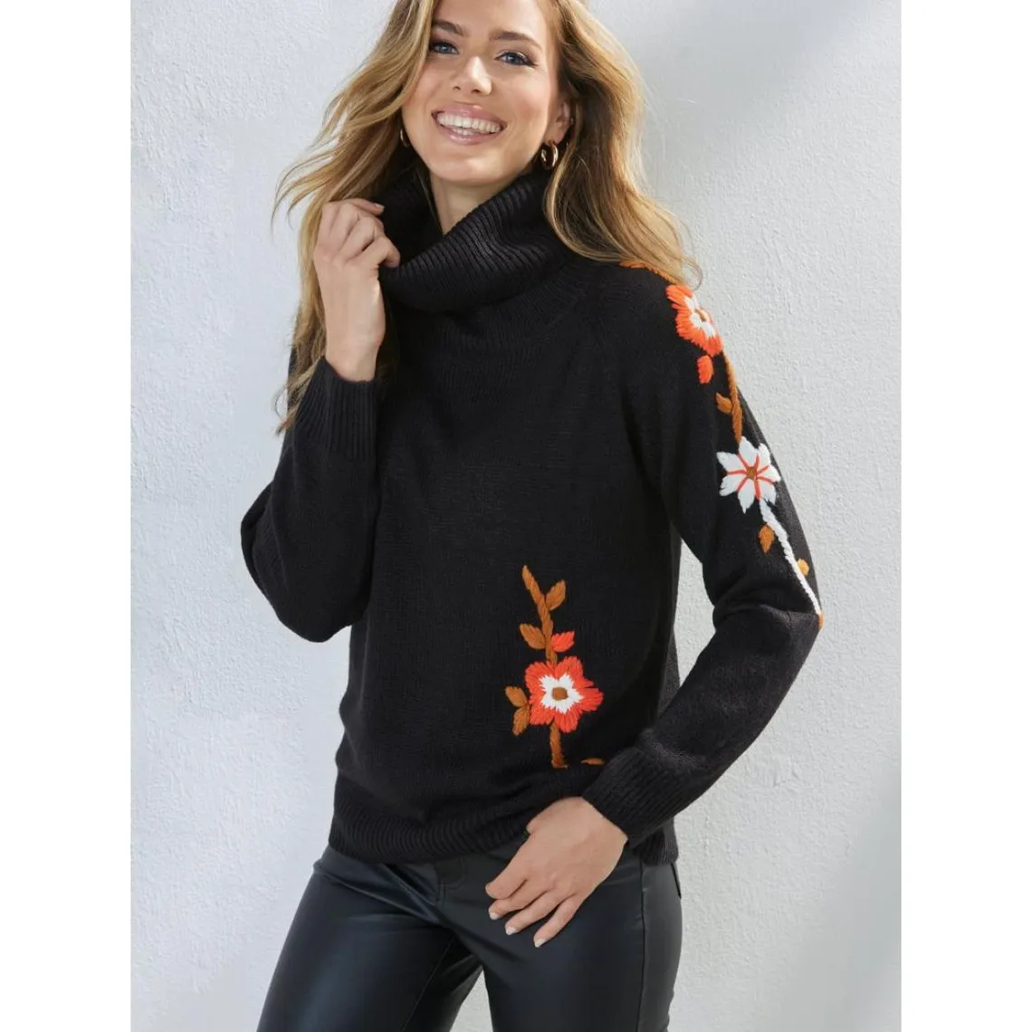 Pull col montant avec broderie florale noir | 3 Suisses