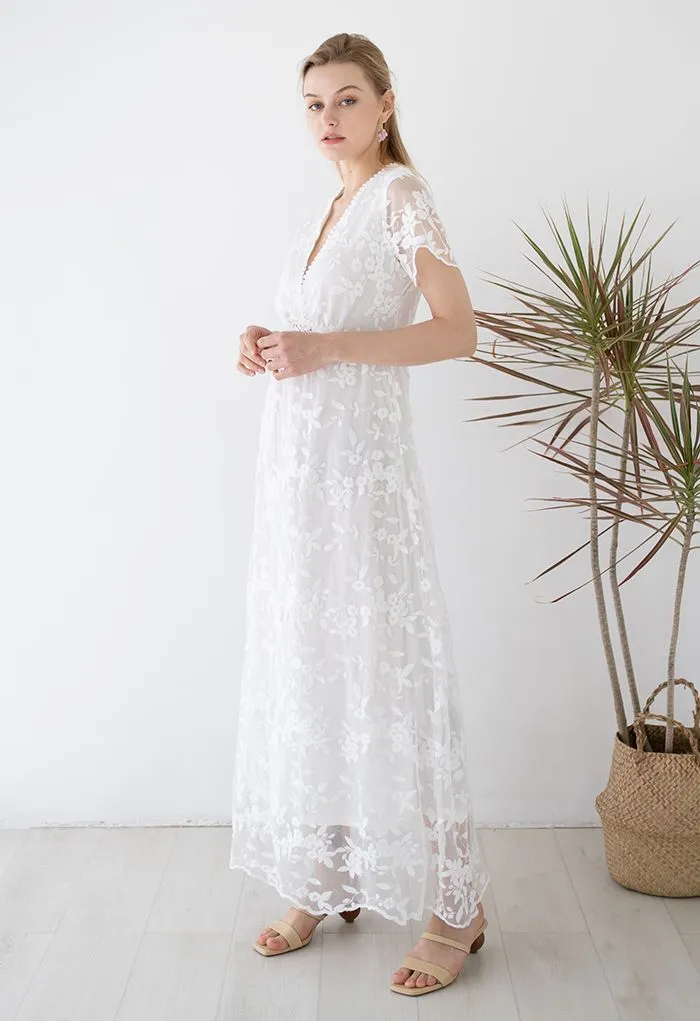Robe longue en maille brodée de vigne florale