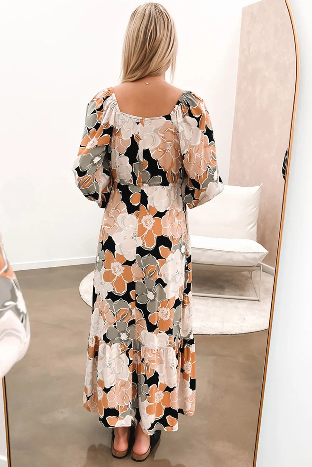 Robe longue florale audacieuse à manches bouffantes et taille nouée