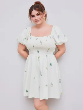 Robe mini à manches bouffantes et broderie florale froncée à col carré Curve & Plus