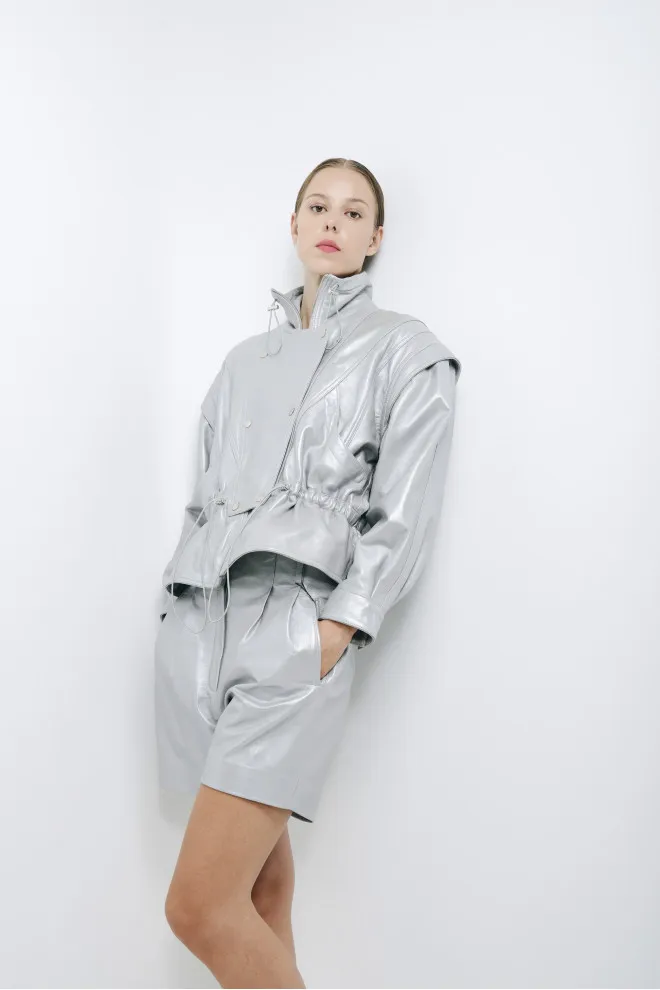 short à pinces en cuir