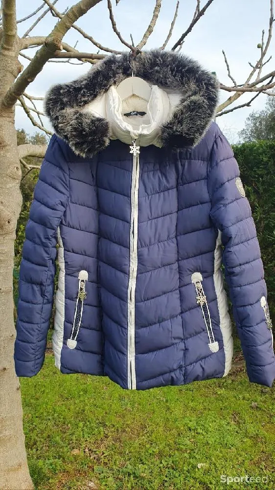 Veste ski femme blanc & bleu d'occasion Ajouté le : 01/11/2023